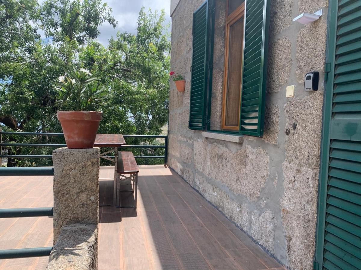 Patio Da Estrela - Chales Moura Penhas da Saúde Eksteriør billede